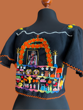 Cargar imagen en el visor de la galería, Blusa personalizada "Mi altar" para año 2026