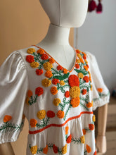 Cargar imagen en el visor de la galería, Vestido CEMPASÚCHIL entrega en año 2026