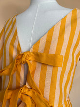 Cargar imagen en el visor de la galería, Top el color del Cempasúchil para entrega en Diciembre 2025