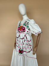 Cargar imagen en el visor de la galería, Vestido TEPEYAC para entrega en Marzo 2026