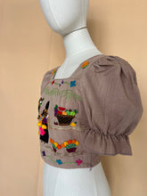 Cargar imagen en el visor de la galería, Crop top MUJERCITA PURÉPECHA