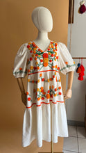Cargar imagen en el visor de la galería, Vestido CEMPASÚCHIL entrega en año 2026