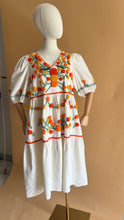 Cargar imagen en el visor de la galería, Vestido CEMPASÚCHIL entrega en año 2026