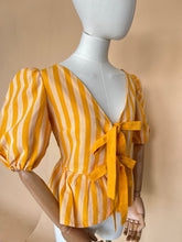 Cargar imagen en el visor de la galería, Top el color del Cempasúchil para entrega en Diciembre 2025