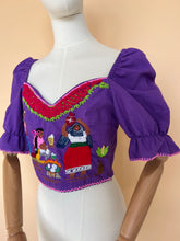 Cargar imagen en el visor de la galería, Croptop NOSOTRAS - Celebración de mujeres y comunidad
