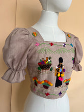 Cargar imagen en el visor de la galería, Crop top MUJERCITA PURÉPECHA
