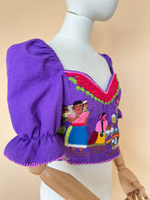 Cargar imagen en el visor de la galería, Croptop NOSOTRAS - Celebración de mujeres y comunidad
